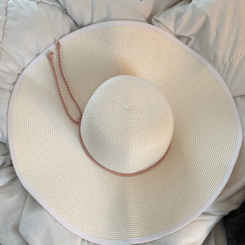 Chic Cream Wide-Brim Hat